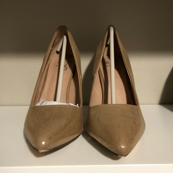 Gold metallic heels - Picture 2 of 5